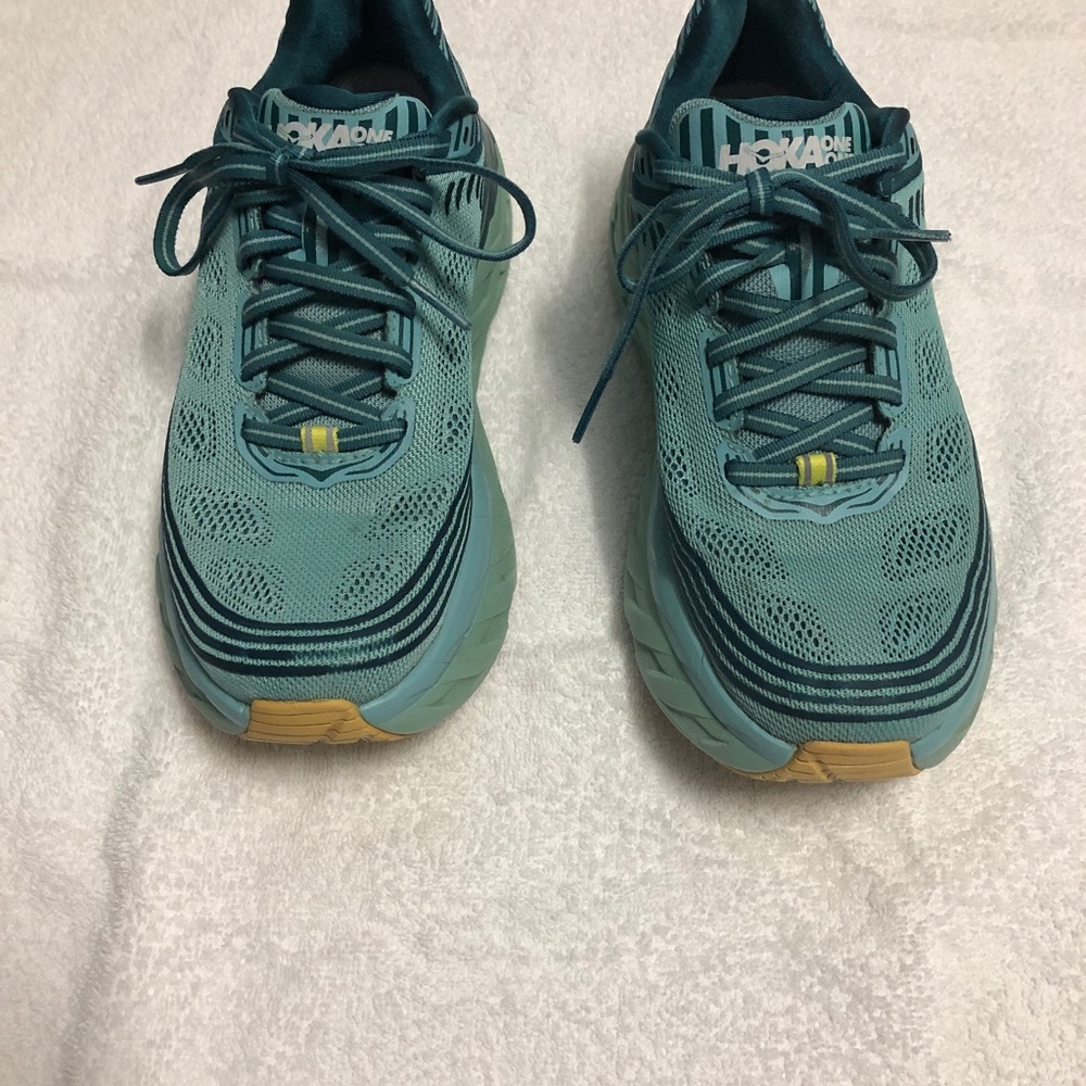 Women’s HOKA One, One Bondi 6. Size (7)